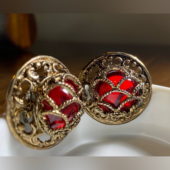 Red and gold, Vintage clip on earrings. Stunning ornate antique gold casing. - Picture 3 of 7